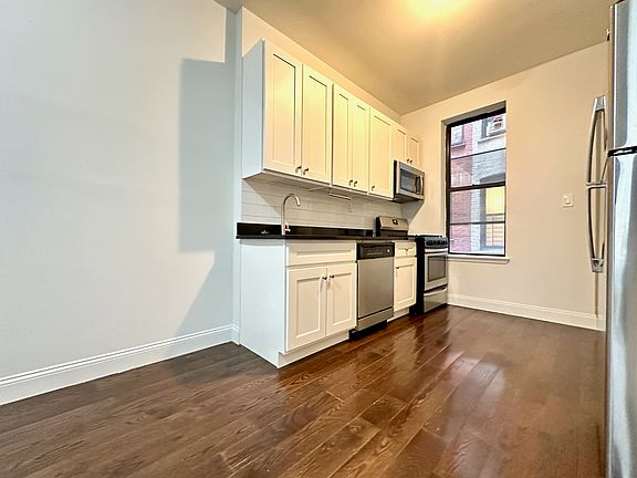2nd image of 792 Park Pl #1