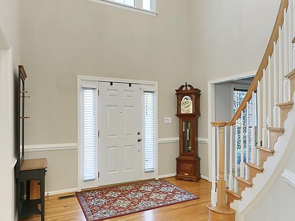 4th image of 7915 Hollington Pl