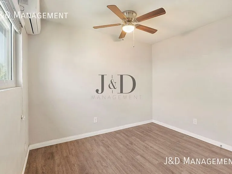 1430 Dubuque St — Photo 12
