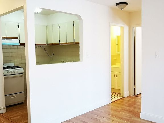 5th image of 56-01 Roosevelt Ave #2R