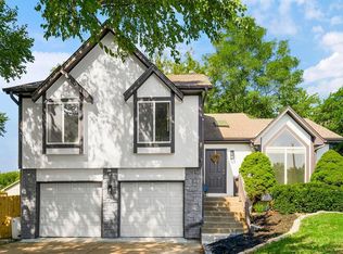 636 NE Michael Dr, Lees Summit, MO 64086