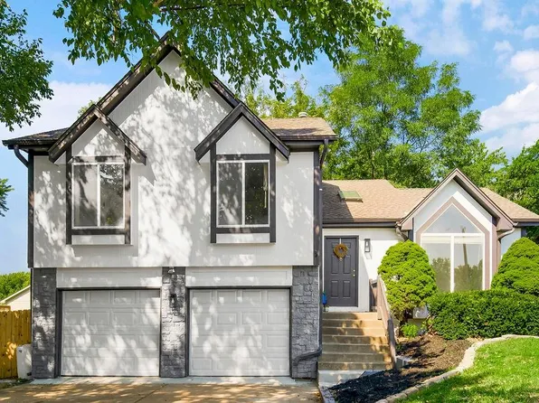 636 NE Michael Dr, Lees Summit, MO 64086