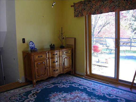 4th image of 7268 Middlebury Dr