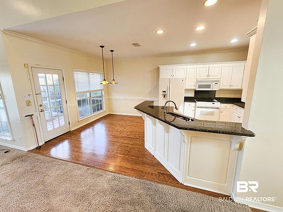4th image of 25943 Chamberlain Dr