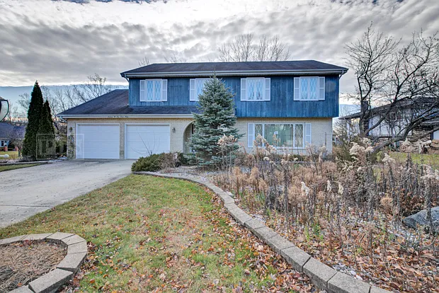 16W649 89th Pl photo 1