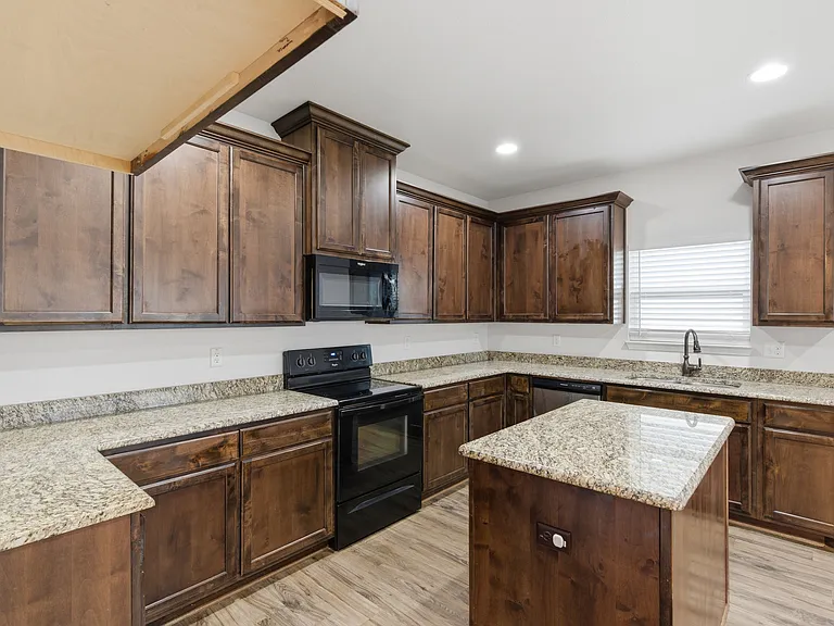 4805 Pickett — Photo 7