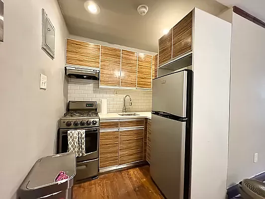 Rented by Pear NYC LLC | media 4