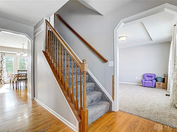 5th image of 185 Westbourne Ct
