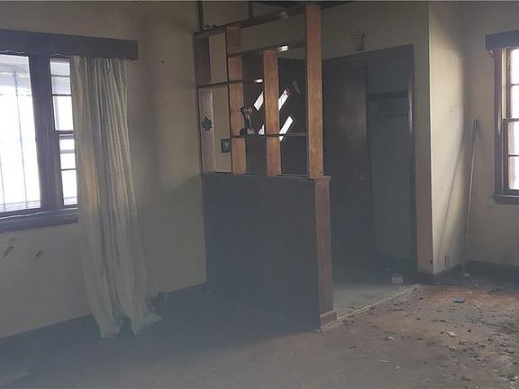 5th image of 807 Lafayette Ave