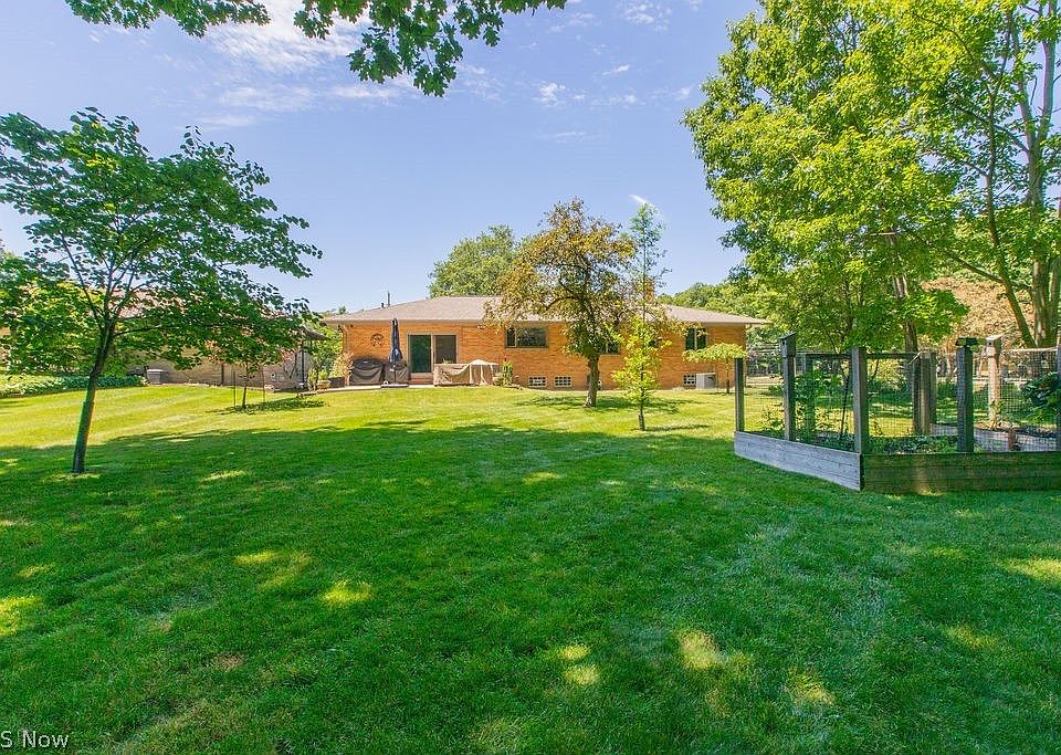 7165 Glencairn Dr, Parma, OH 44134 | Zillow