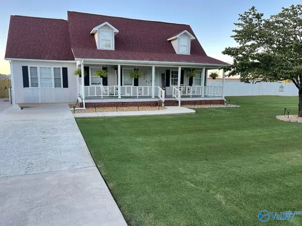 105 Kristen Ln, Hazel Green, AL 35750