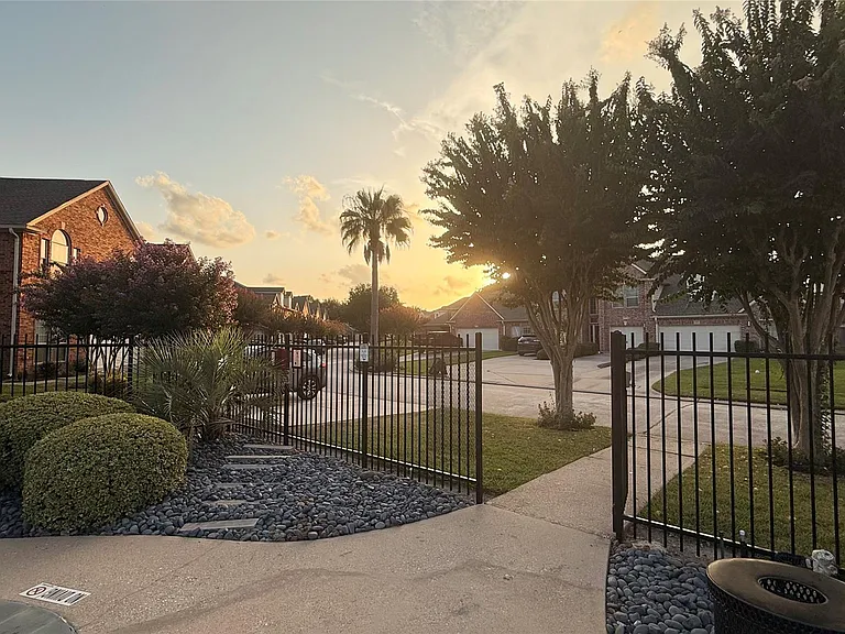 1408 S Friendswood Dr #205 — Photo 32