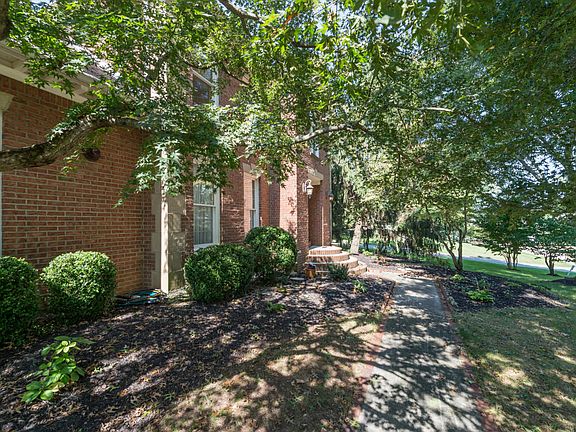 3rd image of 1219 Whitower Dr
