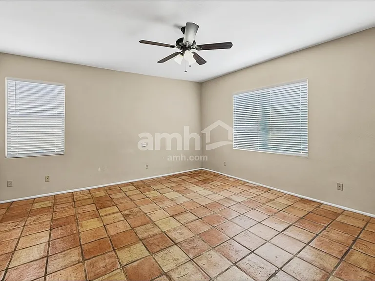 1513 W Islington Ave — Photo 8