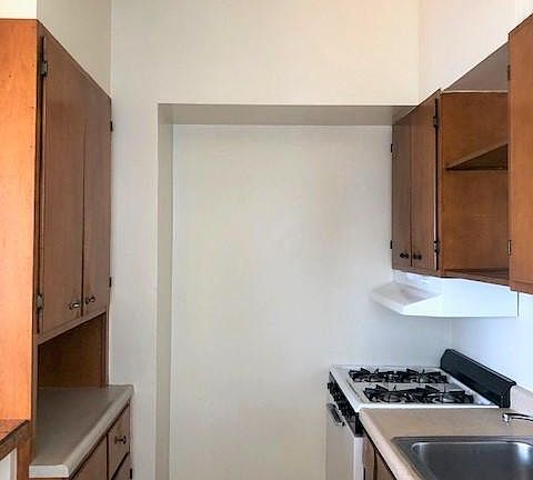3rd image of 2555 Market St APT 10