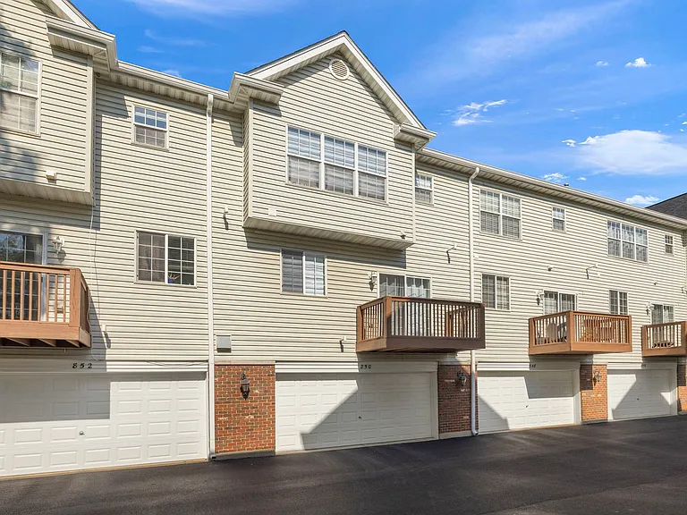 850 Shandrew Dr — Photo 29