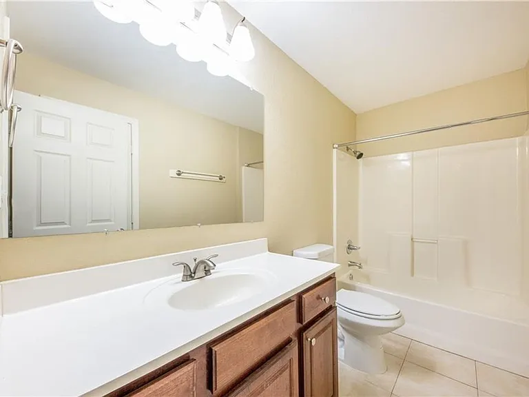 2809 E 22nd St #B — Photo 18