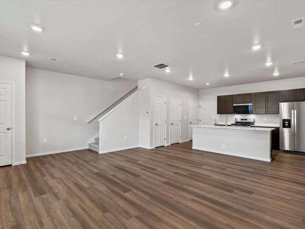 1600 Riverplace Dr #4