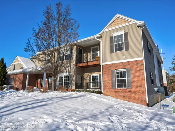 753 Eagle Dr, Fenton, MI 48430