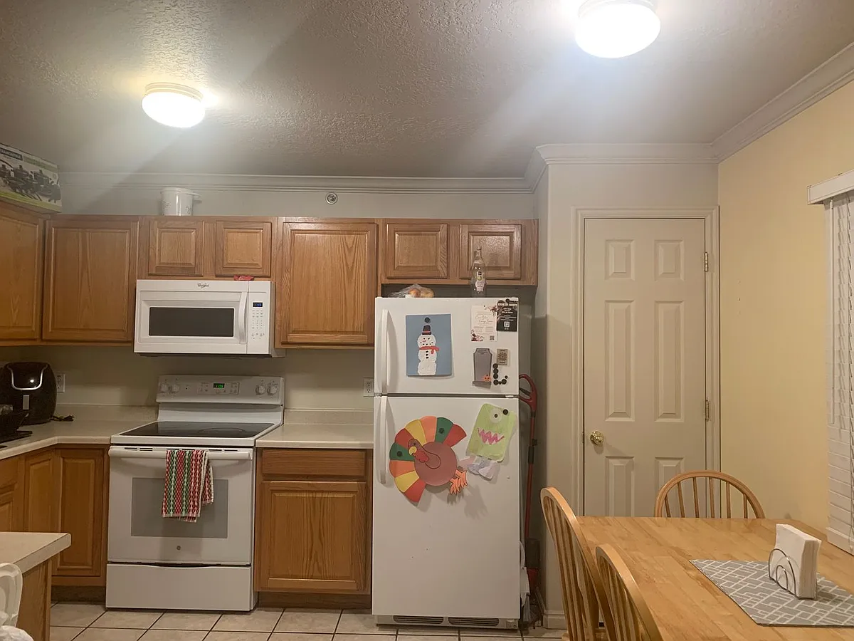 Building Photo - 595 N University Ave #221-1