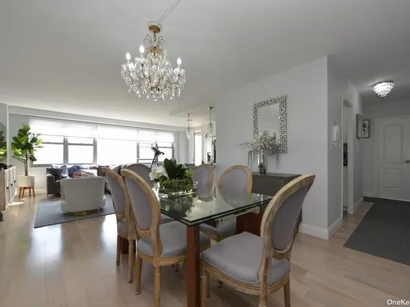 61-20 Grand Cent Parkway image 9 of 32