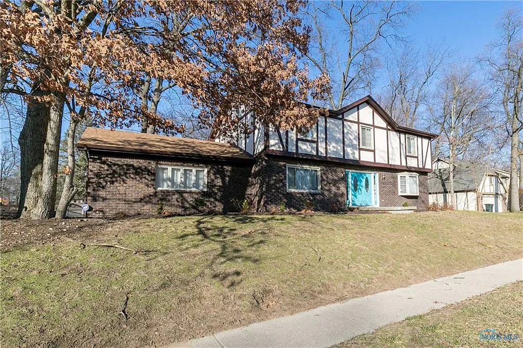6830 Regents Park Blvd photo 1