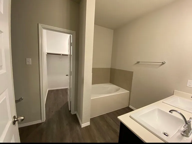8990 Fair Oaks Dr — Photo 8