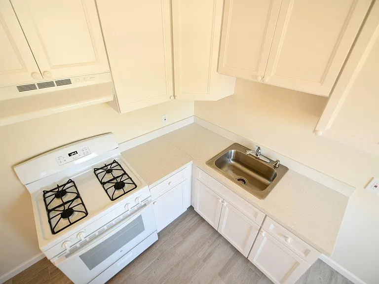 200 Wayne Ave #19 — Photo 15