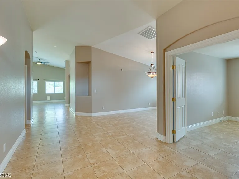 82 Rattlesnake Grass Ct — Photo 2
