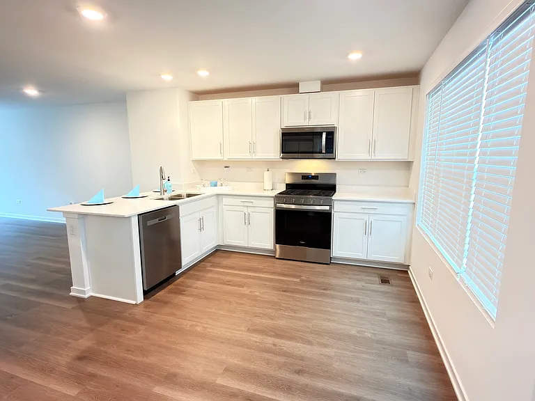 435 Lakeshore Ct — Photo 17