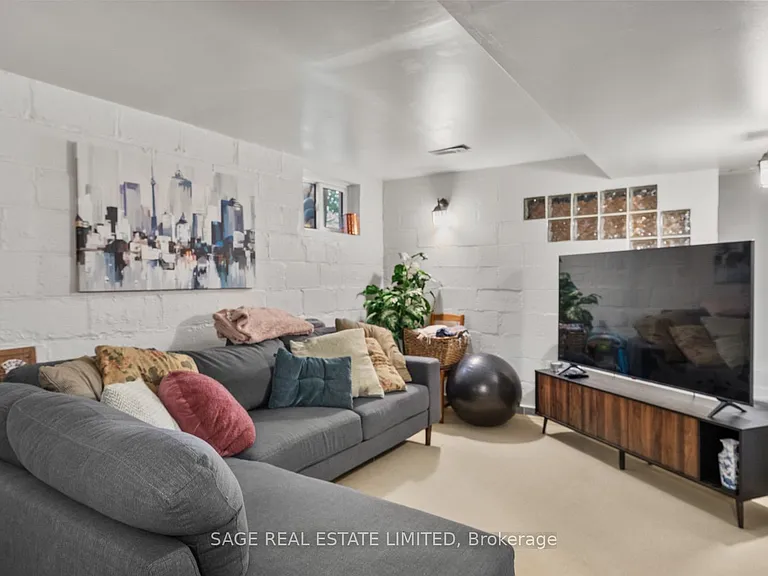 1084 Pape Ave — Photo 25