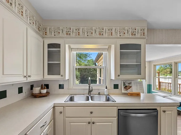 303 Wallinwood Ave NE — Photo 16