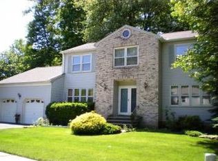 17 West Dr, Edison, NJ 08820