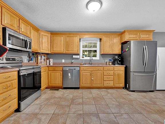 4th image of 27 Clearview Cir
