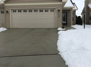 2206 Pebblebrooke Ln, Urbana, IL 61802