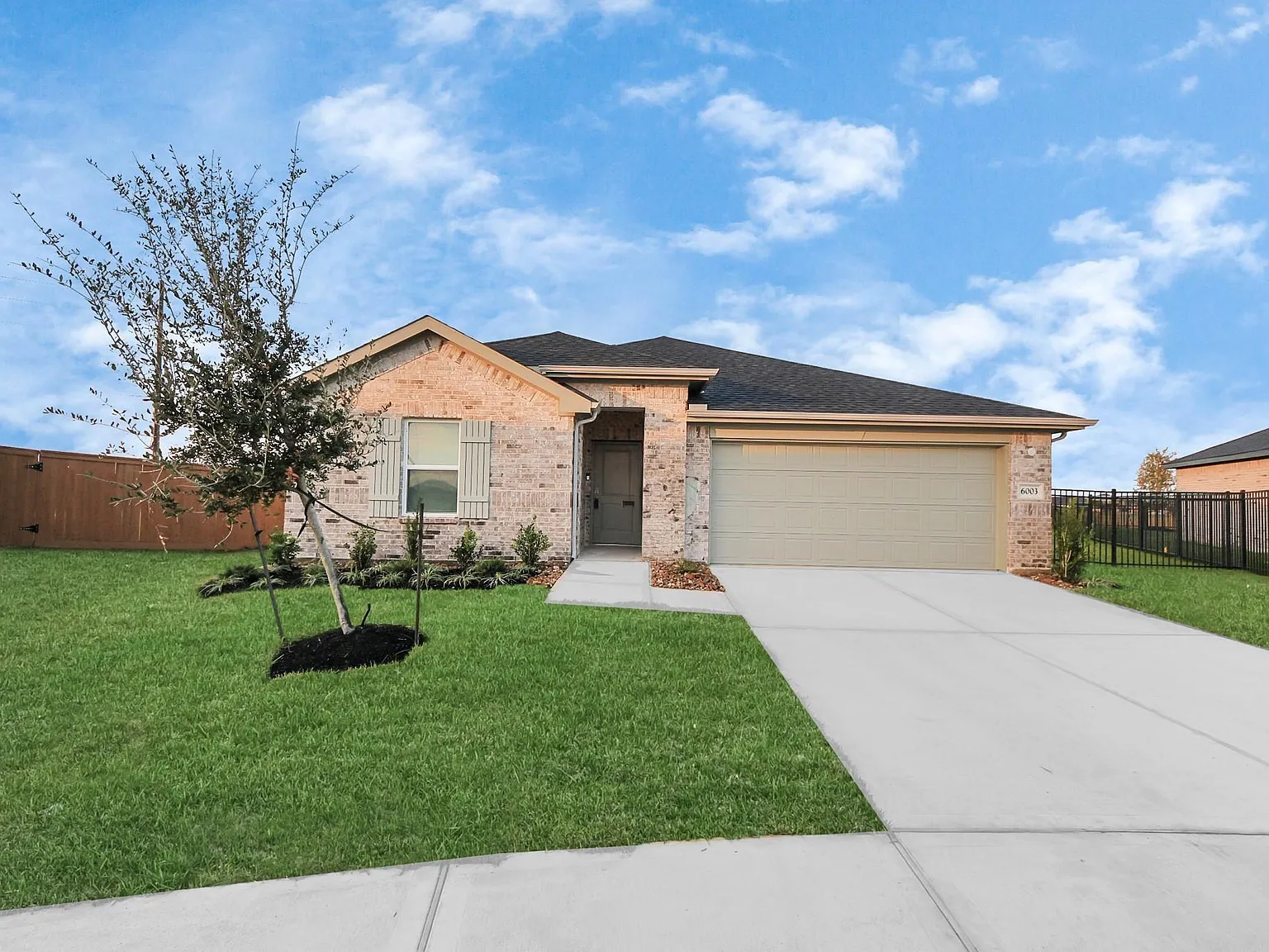 4 bed, 3.0 bath, 2096 sqft, $2,800 — Photo 3