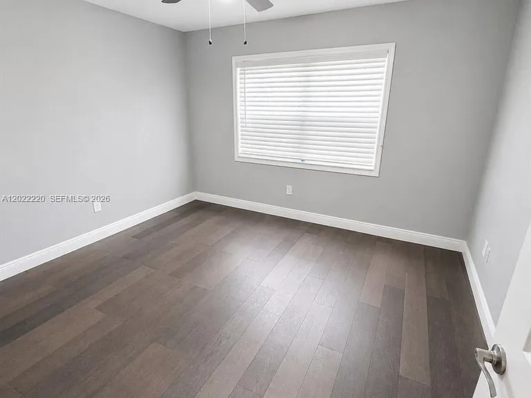 1635 W 44th Pl #311 — Photo 13