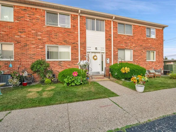 29356 Hoover Rd, Warren, MI 48093