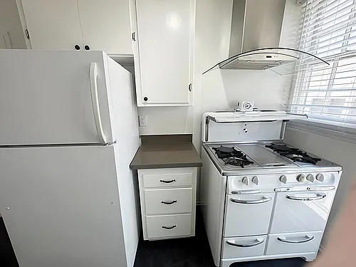 $2195/1838 N Normandie St. #1--Charming 1br, 1 Bth, Vintage Accents, Great Light! Los Feliz At Lo... — Photo 3