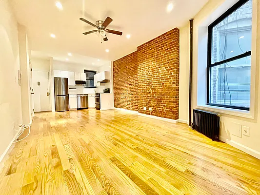 Rented by HOLTON REAL ESTATE INC. | media 7