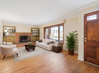 28 Oakridge Rd, Waterbury, CT 06706