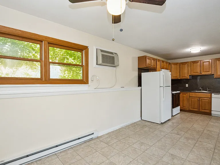 Hillside Apartments — Photo 3