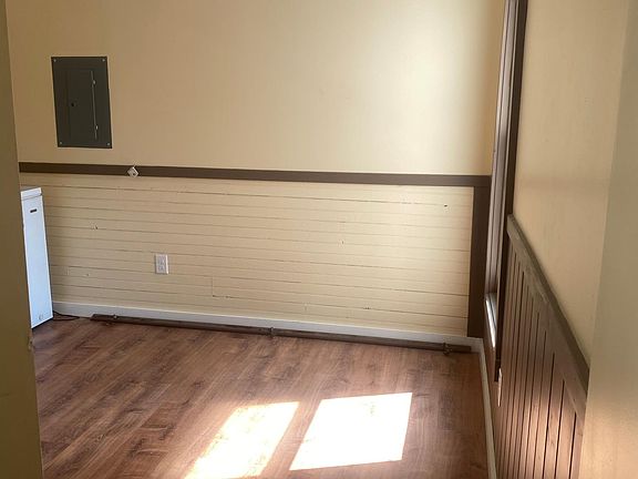 3rd image of 4 Hill St #4