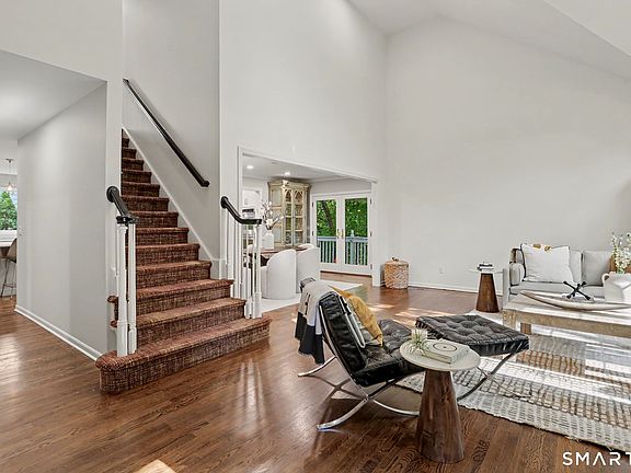 5th image of 117 Edward Place