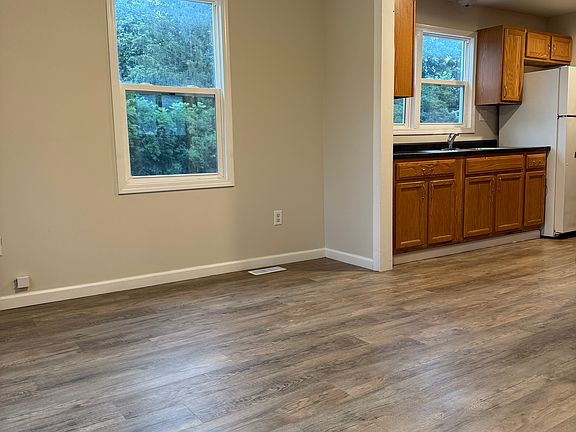 3rd image of 1011 E Broadway St APT 1