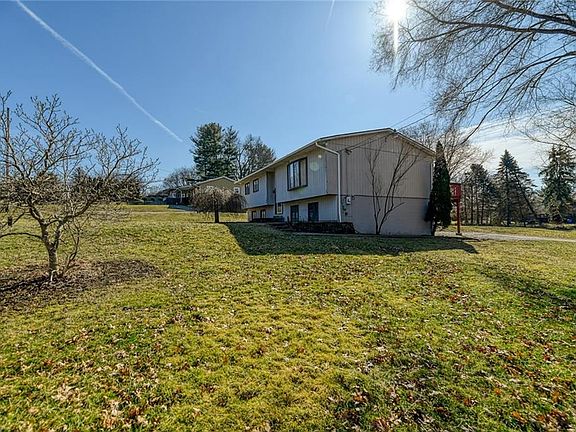 4th image of 144 Woodsdale Dr