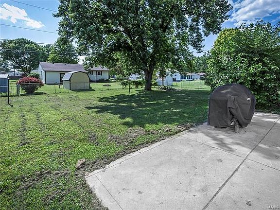 5th image of 20 Iris Ave