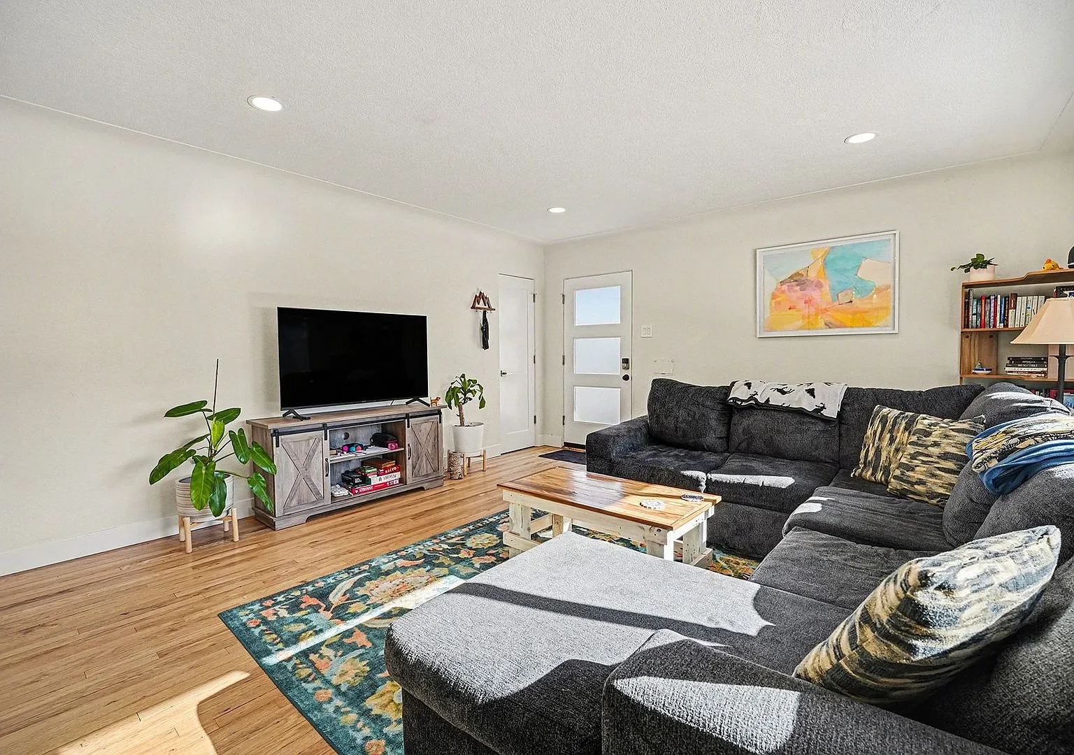 1 Month Free If Move In By 10/15! $1,000 Deposit Only! Spacious 3bd/2ba Home In Denver, Co- Avail... — Photo 1
