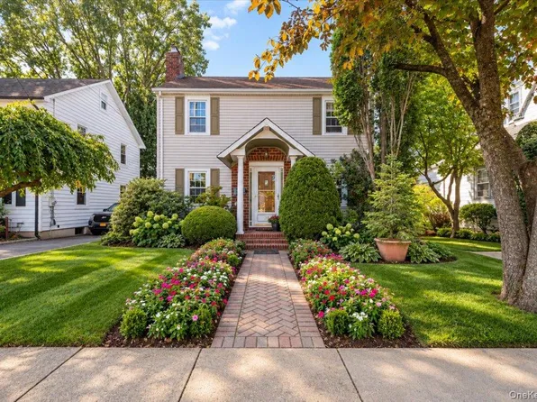 23 Chestnut Street, Glen Cove, NY 11542