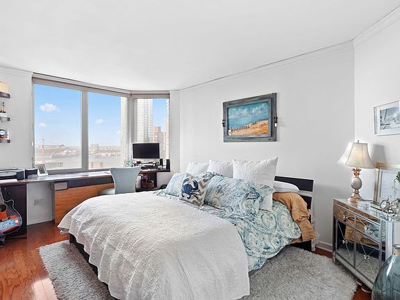 4th image of 500 W 43rd St APT 30A